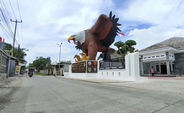 Patung Rajawali di Indramayu Dibangun dengan Anggaran Rp180 Juta