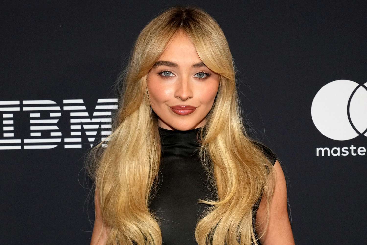 Sabrina Carpenter Jadi Inspirasi Bentuk Kue Ulang Tahun Anak Joe Rogan